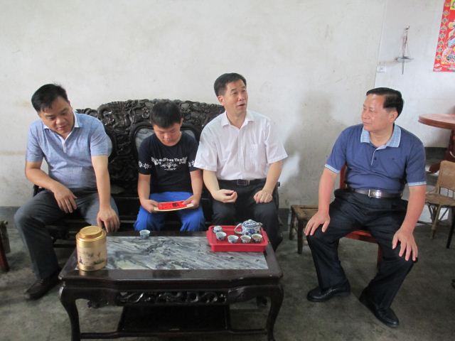 我县开展六一关爱留守儿童赠书活动【图】