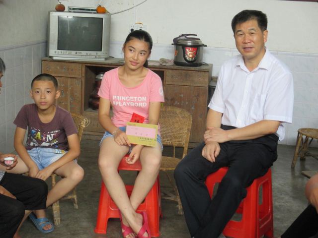 我县开展六一关爱留守儿童赠书活动【图】