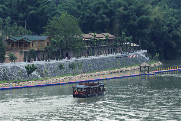 江畔人家休闲度假村.jpg