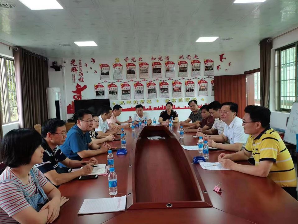 座谈会.jpg