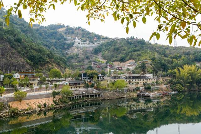 重山包围的大埔汀江，曾是中央红色交通线水路必经之路。（摄影：南方日报记者 何森垚）