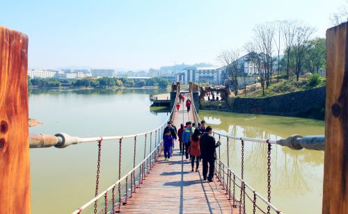泰安楼客家文化园4A景区吸引不少游客游玩。